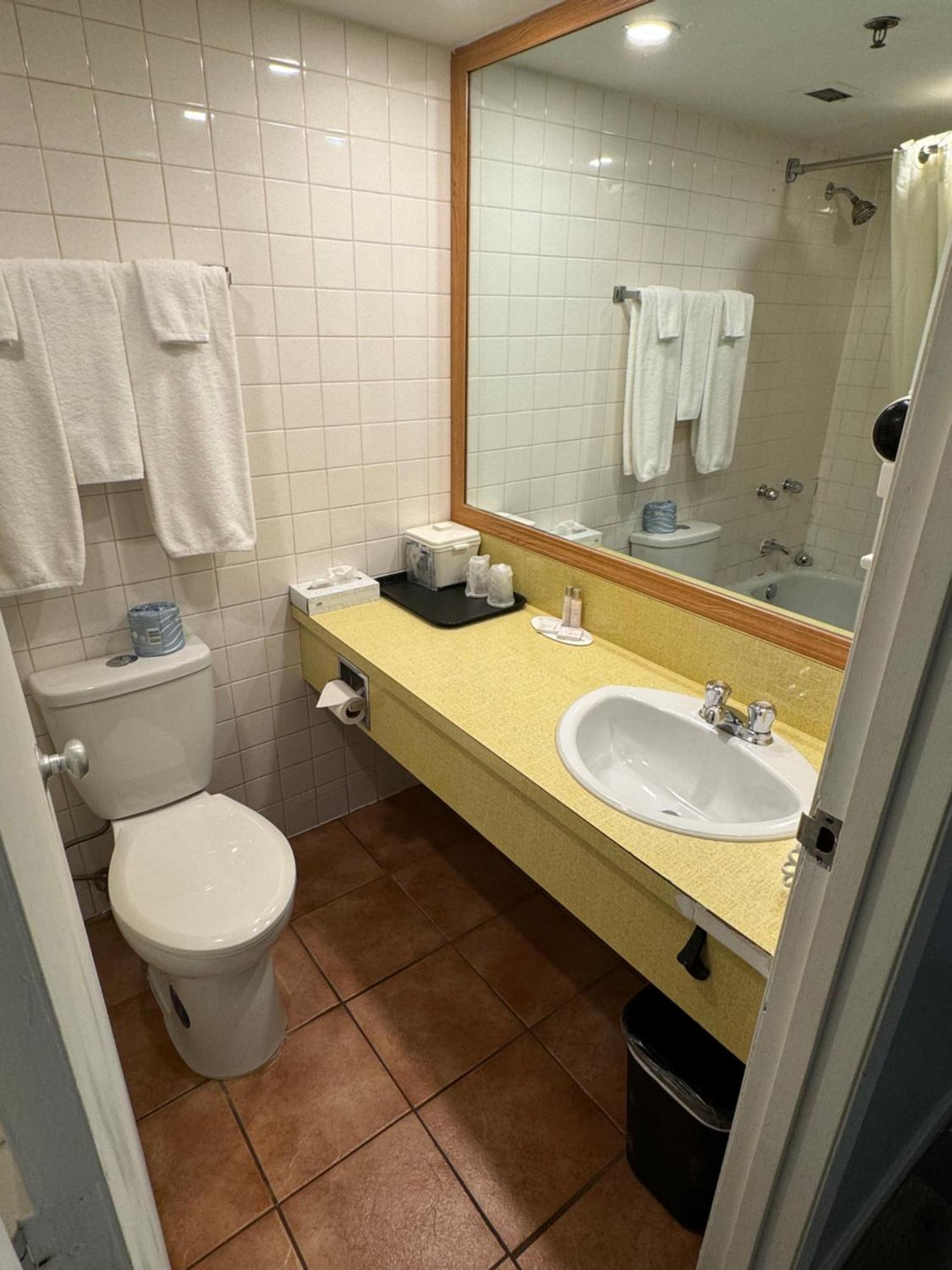 Travelodge By Wyndham Winnipeg Airport Dış mekan fotoğraf
